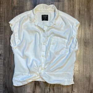 Abercrombie & Fitch Crop Sleeveless Button-down